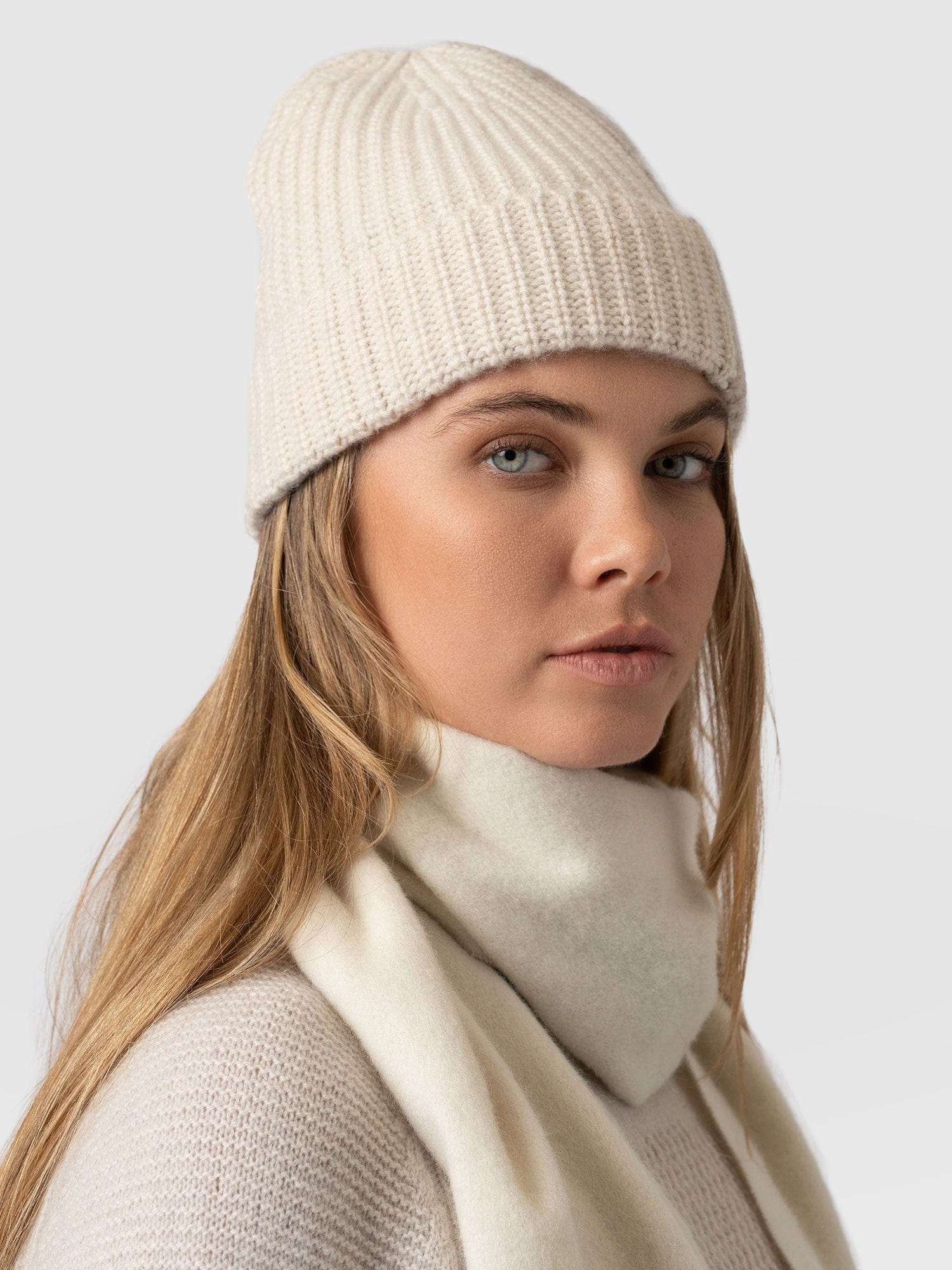 Cashmere Beanie Cream/Beige - Women's Hats | Saint + Sofia® UK