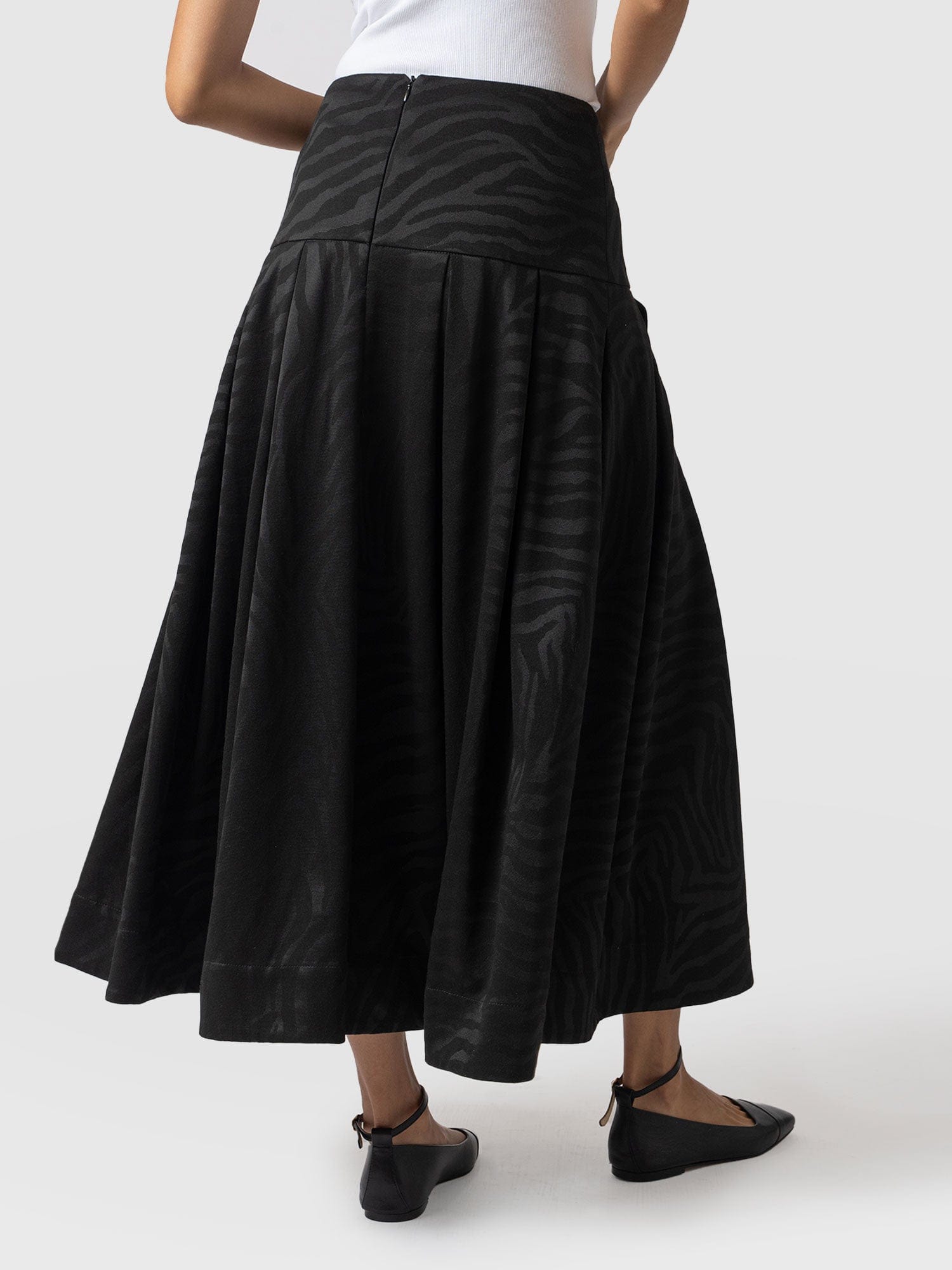 Everly Pleated Skirt Black Zebra  - Women's Skirts | Saint + Sofia® UK
