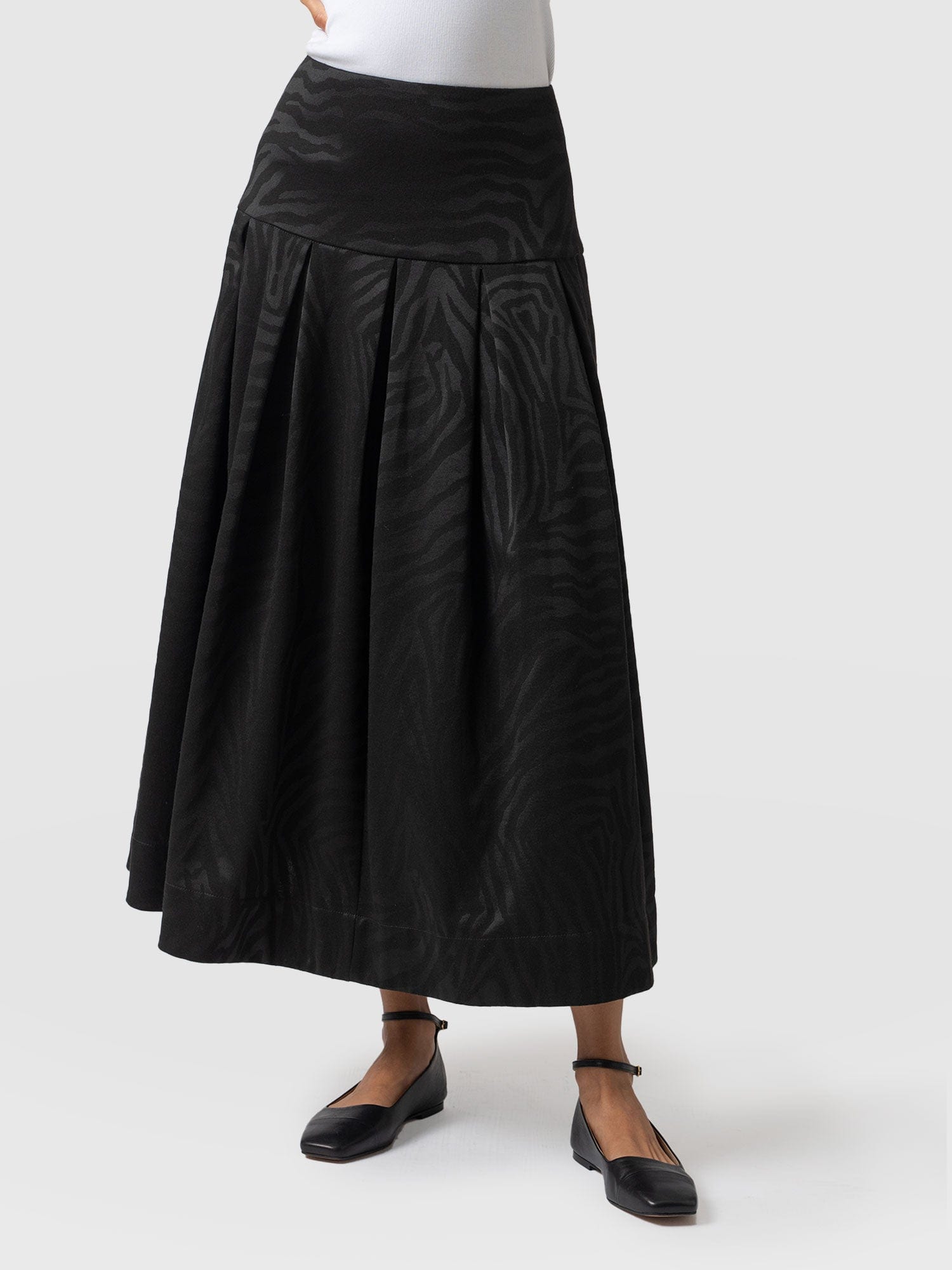 Everly Pleated Skirt Black Zebra  - Women's Skirts | Saint + Sofia® UK