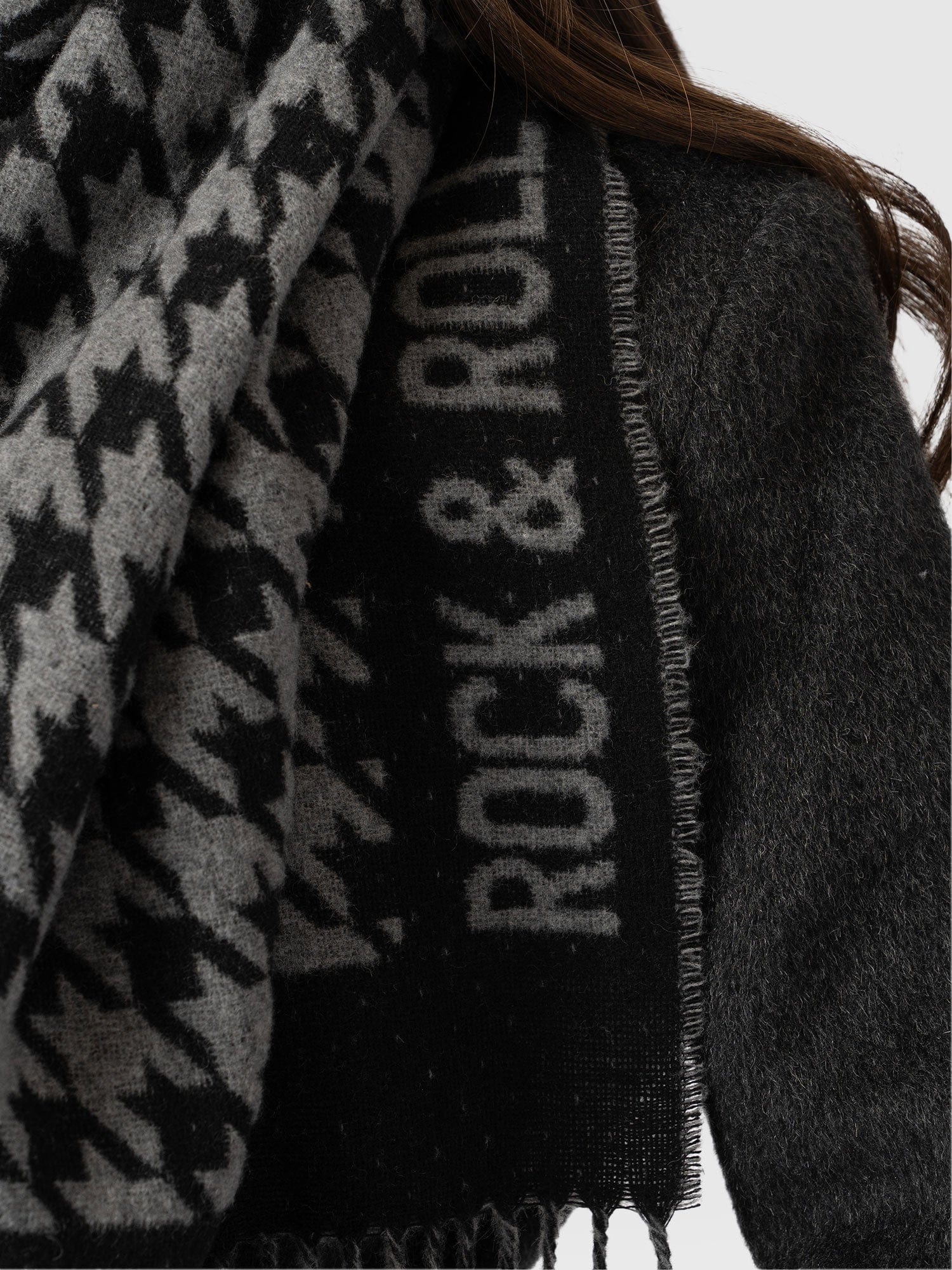Rock Houndstooth Scarf Black/Grey - Women's Scarves | Saint + Sofia® UK