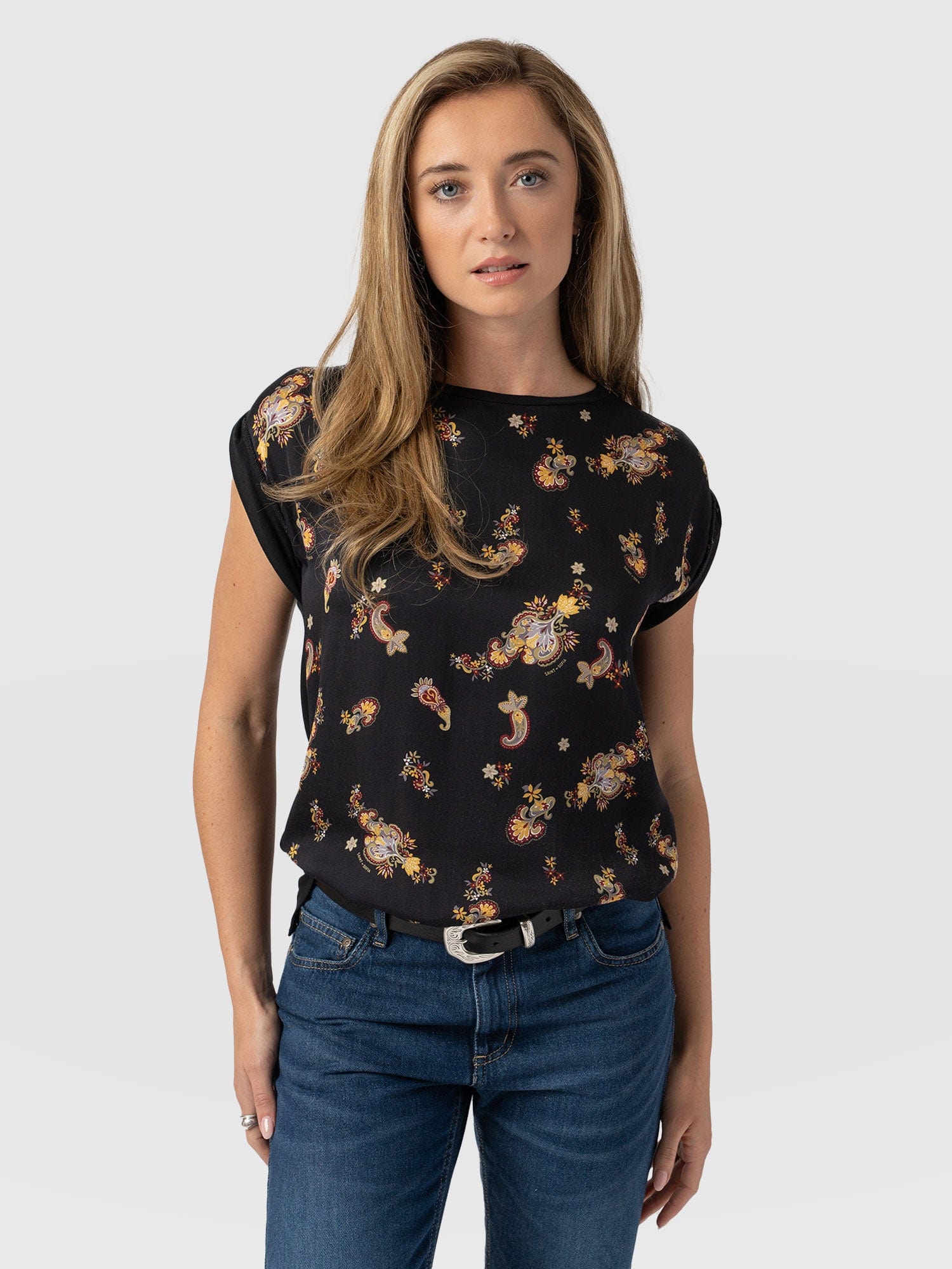 Turn Up Contrast Tee Black Paisley - Women's T-Shirts | Saint + Sofia® UK
