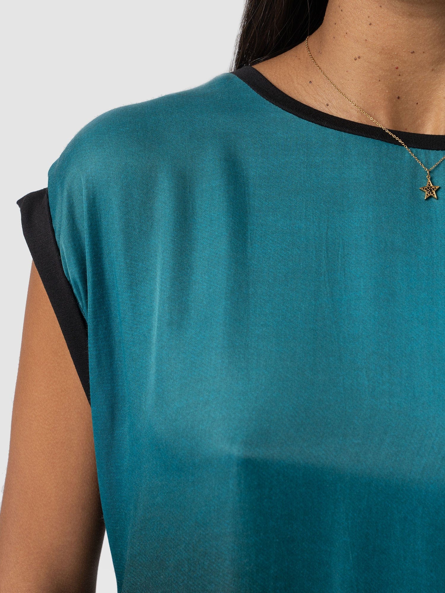 Turn Up Contrast Tee Blue Coral - Women's T-Shirts | Saint + Sofia® UK