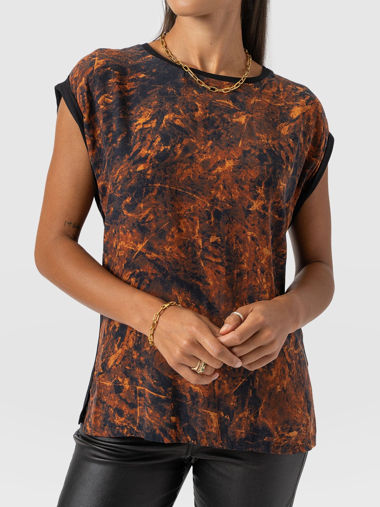 Turn Up Contrast Tee - Brown Marble - Women's T-shirts | Saint + Sofia® UK