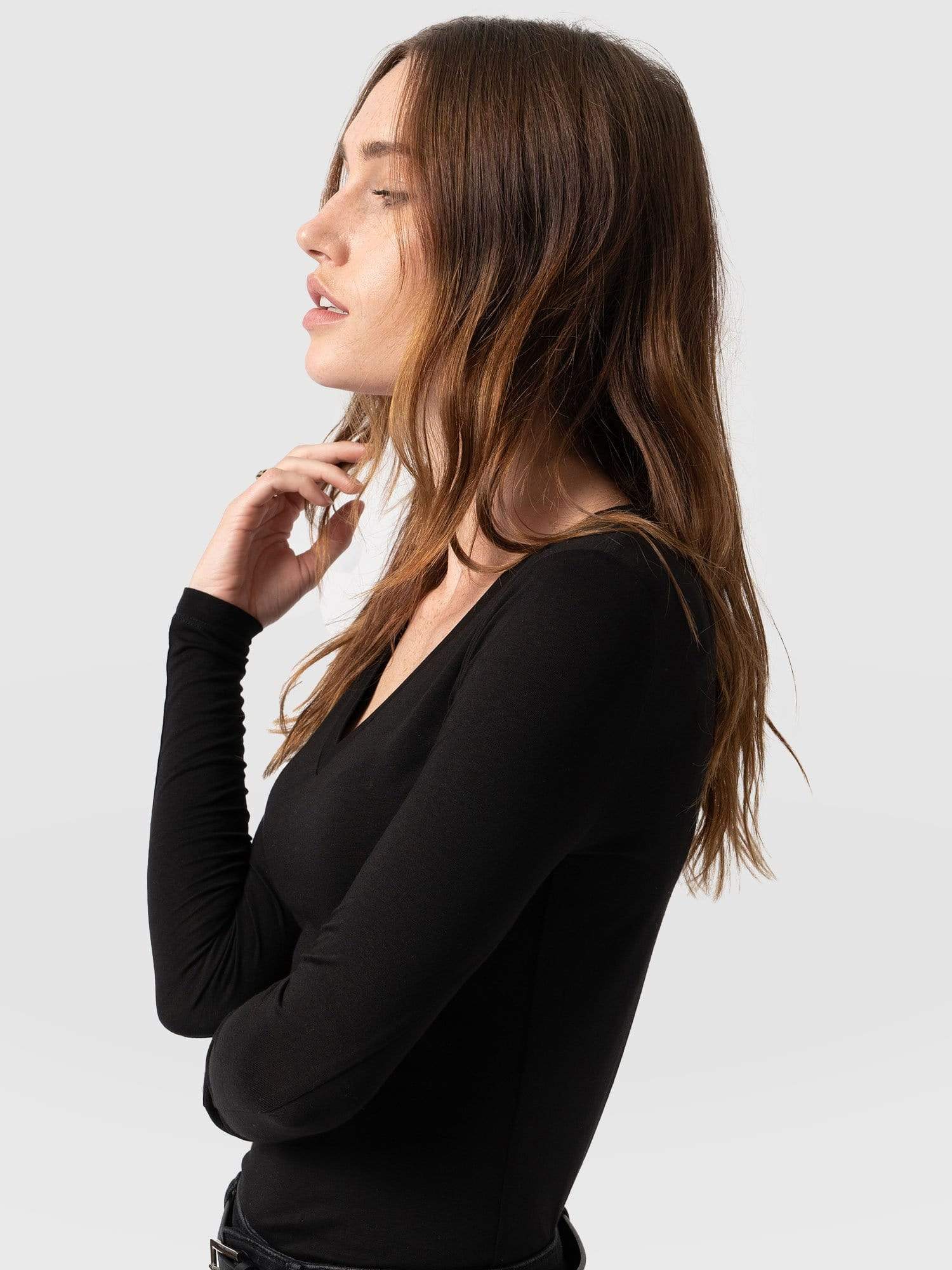 Austen V Neck Tee Black - Women's T-Shirts | Saint + Sofia® UK