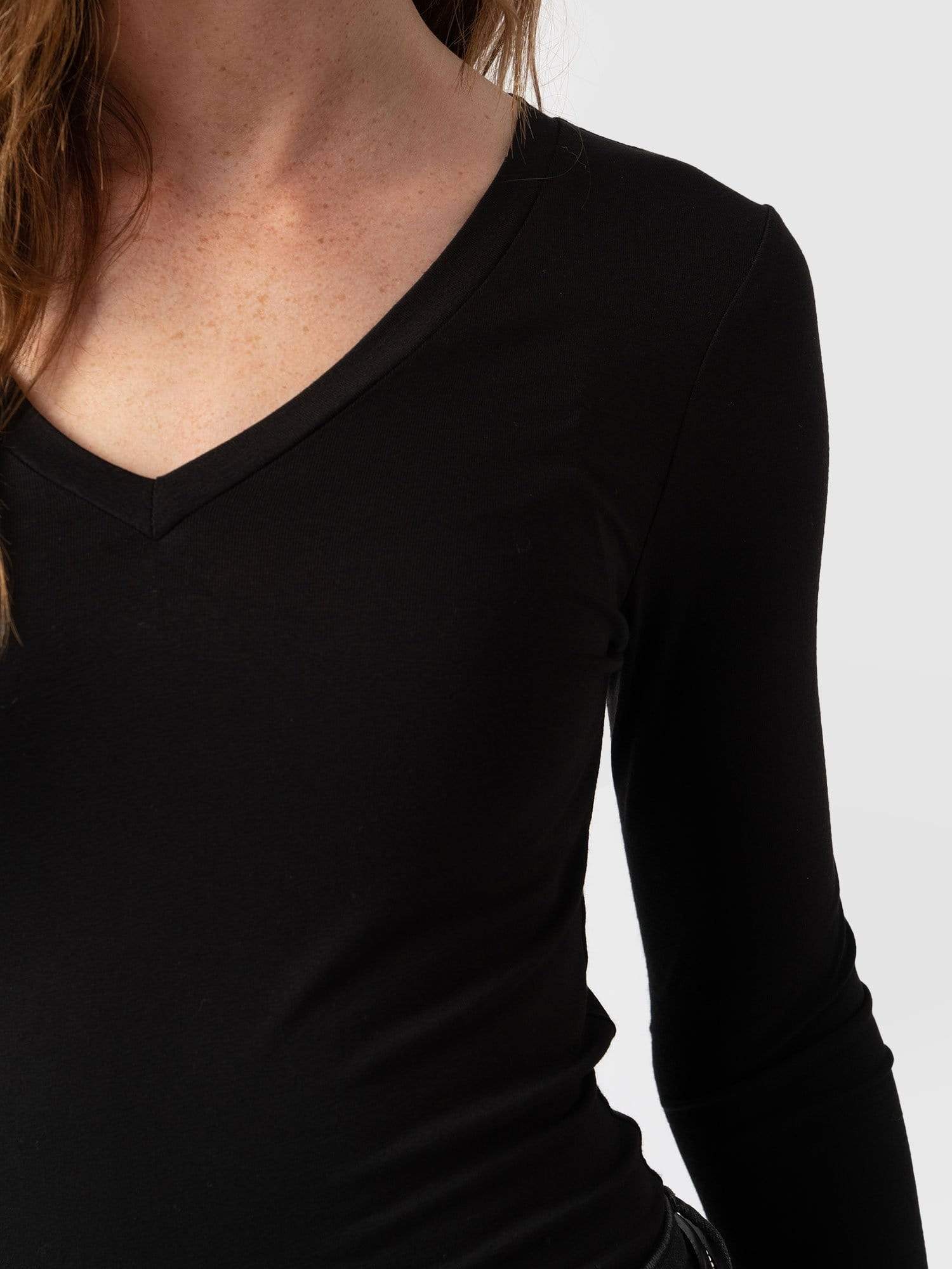 Austen V Neck Tee Black - Women's T-Shirts | Saint + Sofia® UK