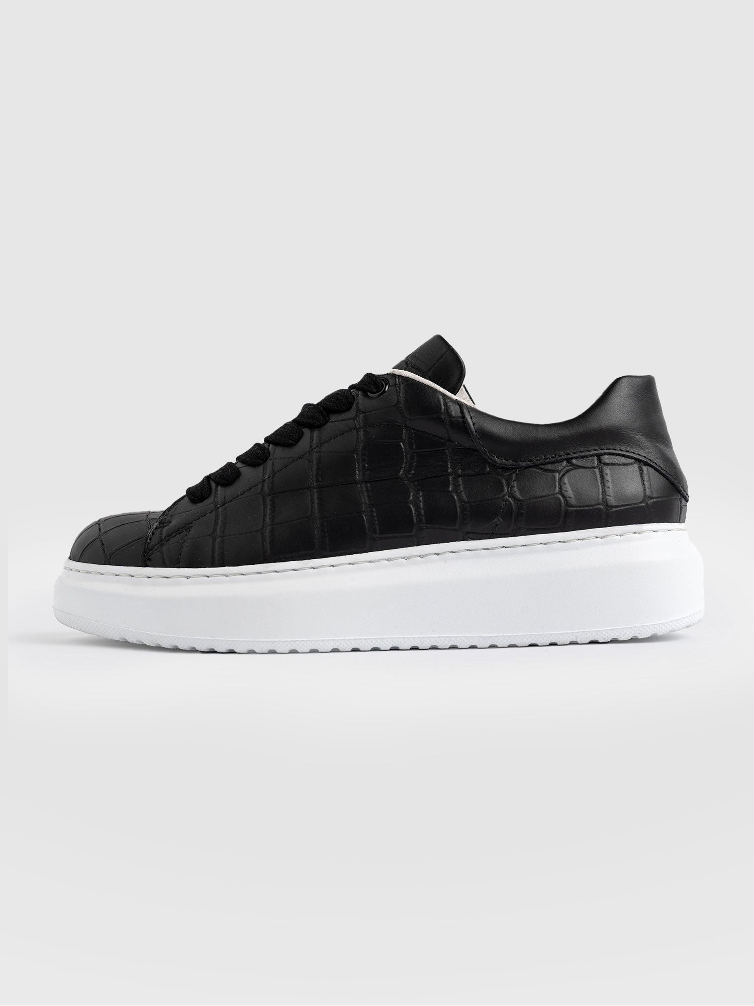 Hampstead Trainer Black - Women's Trainers | Saint + Sofia® UK