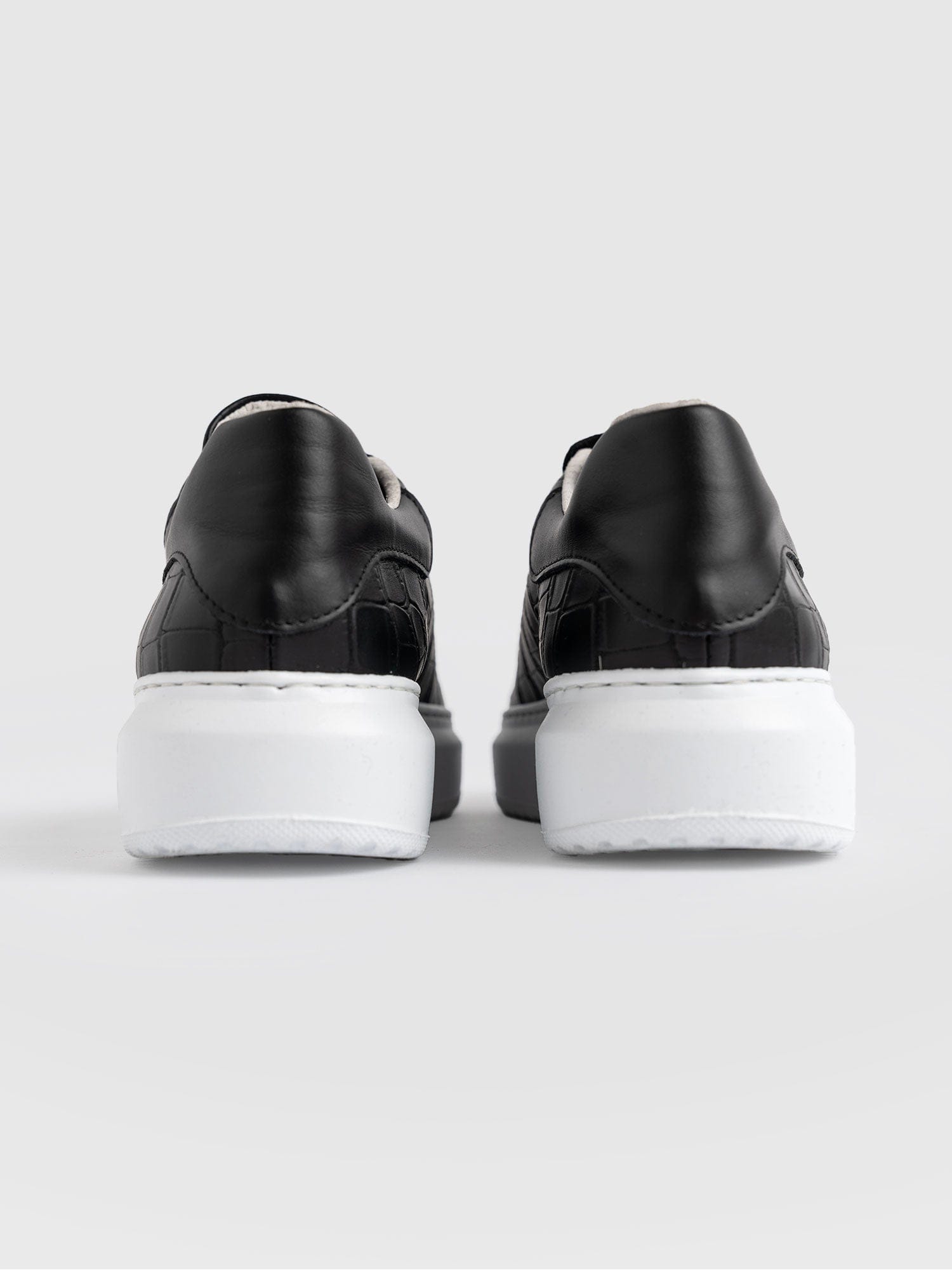 Hampstead Trainer Black - Women's Trainers | Saint + Sofia® UK